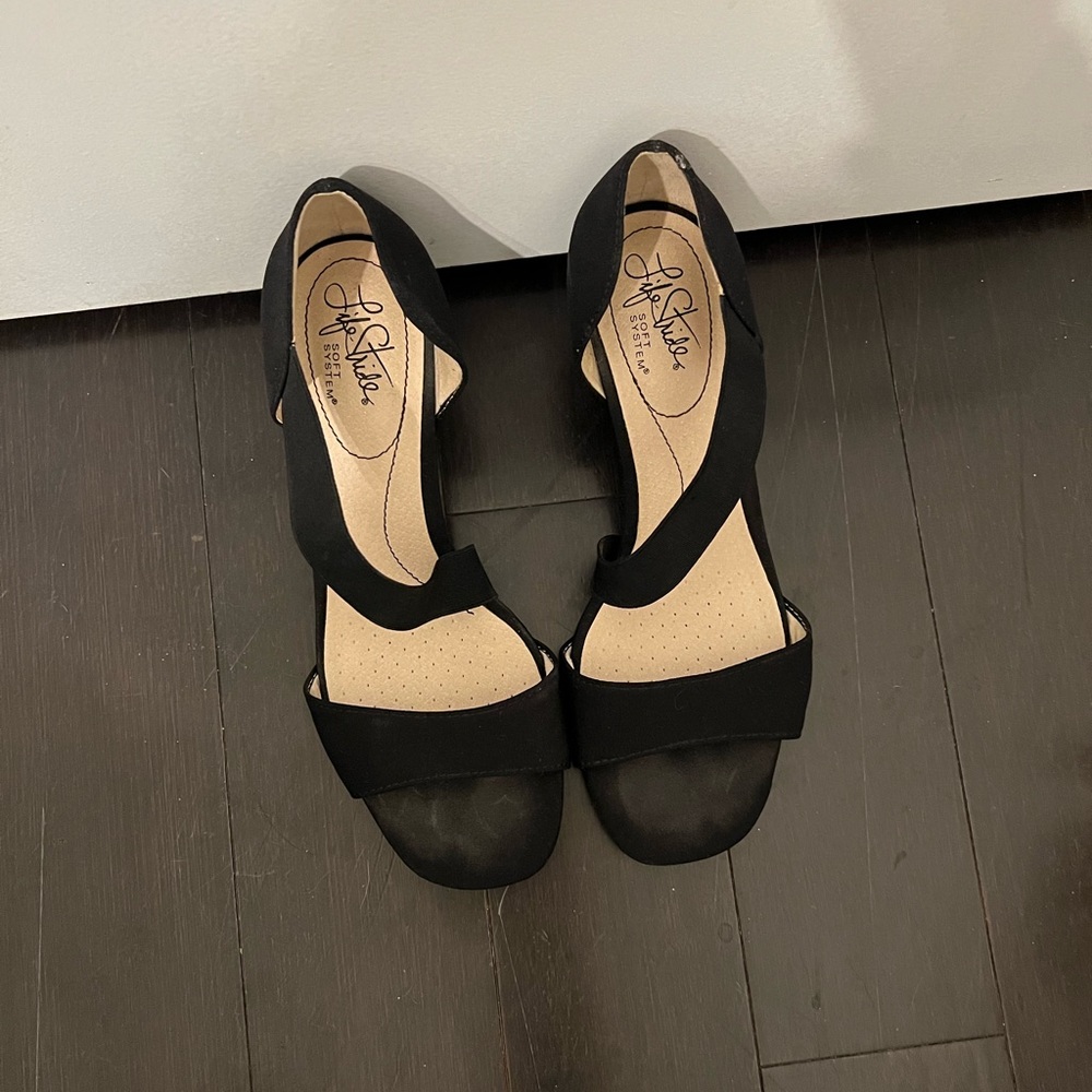 Life Stride Soft System Black Open Toed Criss Cross Chunky Heals | Size: 8